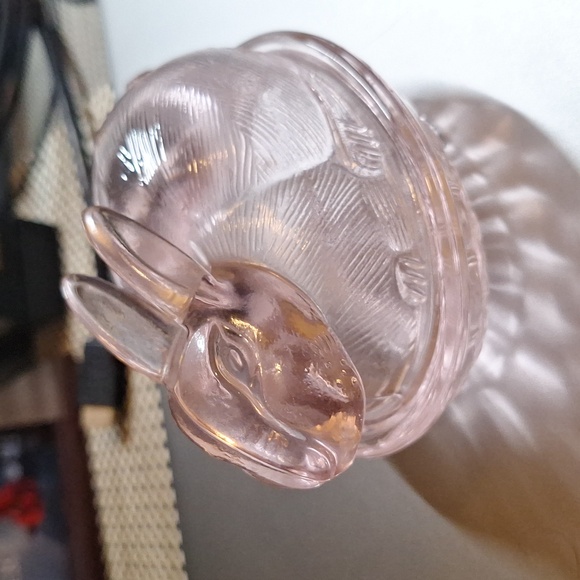 Embossed Pink Glass Bunny on Woven Basket Style Nest Trinket/Candy Dish - Picture 2 of 9